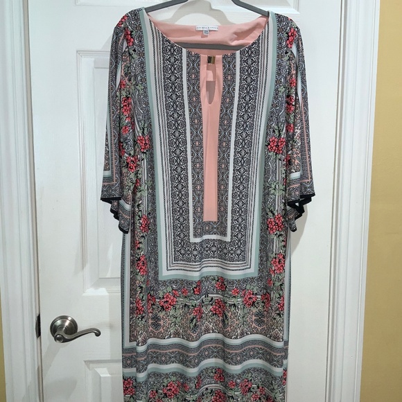Sandra Darren Border Print and Floral dress Sz 18W medallion front - Picture 1 of 9